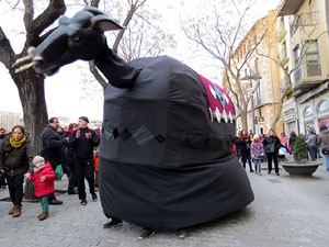 Girona10. Cercavila amb Girona Marxing Band i la Mula Baba