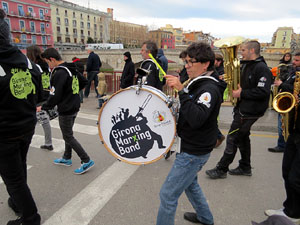Girona10. Cercavila amb Girona Marxing Band i la Mula Baba