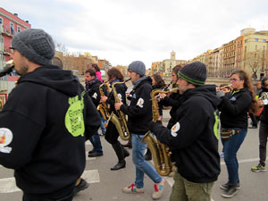 Girona10. Cercavila amb Girona Marxing Band i la Mula Baba