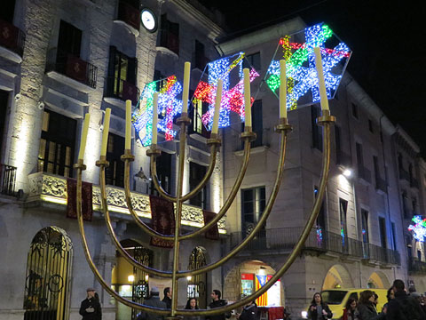 La hanukkiyyà abans de l'encesa dels llums