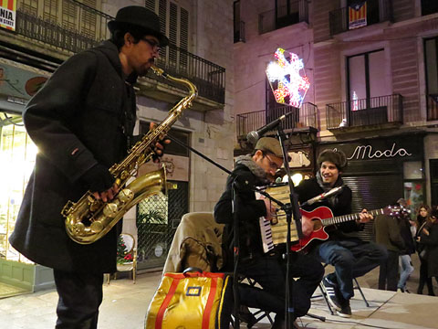 El conjunt Domari Trio durant la seva actuació