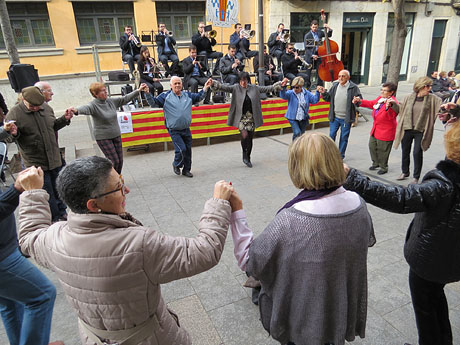 Nadal 2014 a Girona. Audicions de sardanes a la Rambla de la Llibertat