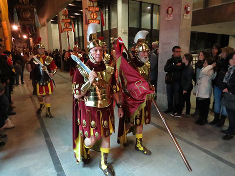 Els Manaies de Girona durant la process&oacute;