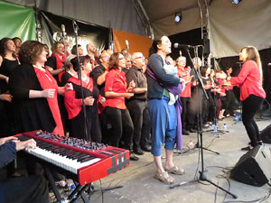Festival A Capella 2015. Gospelians de Girona a la pla&ccedil;a de la Independ&egrave;ncia