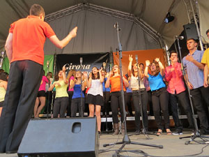 Festival A Capella 2015. Cor Jove del Conservatori Isaac Alb&eacute;niz a la pla&ccedil;a de la Independ&egrave;ncia