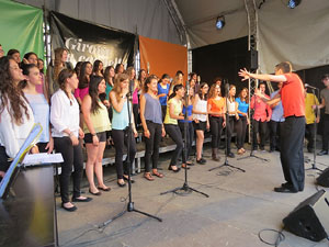 Festival A Capella 2015. Cor Jove del Conservatori Isaac Alb&eacute;niz a la pla&ccedil;a de la Independ&egrave;ncia
