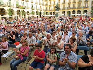 Festival A Capella 2015. Cor Jove del Conservatori Isaac Alb&eacute;niz a la pla&ccedil;a de la Independ&egrave;ncia