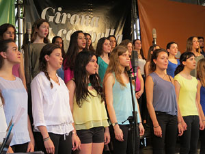 Festival A Capella 2015. Cor Jove del Conservatori Isaac Alb&eacute;niz a la pla&ccedil;a de la Independ&egrave;ncia