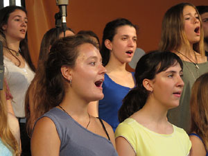 Festival A Capella 2015. Cor Jove del Conservatori Isaac Alb&eacute;niz a la pla&ccedil;a de la Independ&egrave;ncia