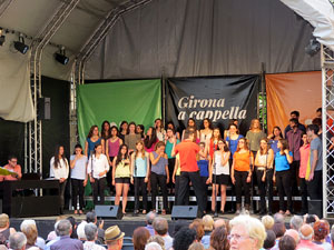 Festival A Capella 2015. Cor Jove del Conservatori Isaac Alb&eacute;niz a la pla&ccedil;a de la Independ&egrave;ncia