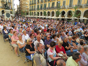 Festival A Capella 2015. Cor Jove del Conservatori Isaac Alb&eacute;niz a la pla&ccedil;a de la Independ&egrave;ncia