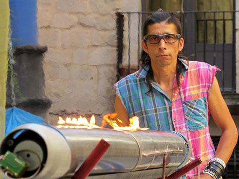 The Musical Fire Cult a la pla&ccedil;a dels Mercaders