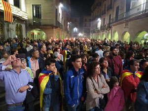 Diada Nacional 2015. IX Marxa de Torxes de Girona. Actes a la plaça del Vi