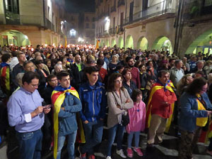 Diada Nacional 2015. IX Marxa de Torxes de Girona. Actes a la plaça del Vi