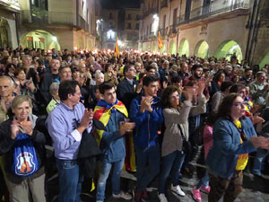 Diada Nacional 2015. IX Marxa de Torxes de Girona. Actes a la plaça del Vi