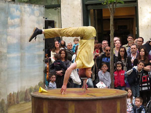 Festes de Primavera de Girona 2015. Espectacle Roda món