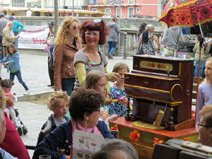 Festes de Primavera de Girona 2015. Espectacle Miss Umbrel·la