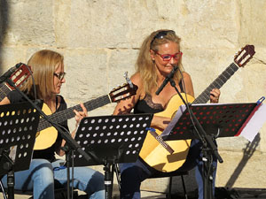 Festival de Guitarra de Girona 2015. Orquestra de Guitarres de l�Escola de M&uacute;sica Moderna a Sant Pere de Galligants