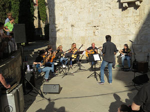 Festival de Guitarra de Girona 2015. Orquestra de Guitarres de l�Escola de M&uacute;sica Moderna a Sant Pere de Galligants