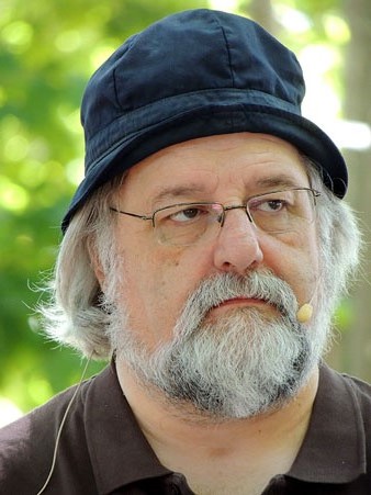 L'animador infantil &Agrave;ngel Daban, durant l'explicaci&oacute; de l'Auca dels gegants