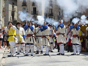 Girona resisteix! Jornades de recreaci&oacute; hist&ograve;rica de la Guerra de Successi&oacute;. Escaramussa al Pont de Pedra