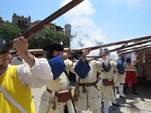 Girona resisteix! Jornades de recreaci&oacute; hist&ograve;rica de la Guerra de Successi&oacute;. Escaramussa al Pont de Pedra