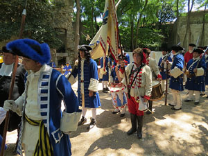 Girona resisteix! Jornades de recreaci&oacute; hist&ograve;rica de la Guerra de Successi&oacute;. Trobada i inici de la desfilada