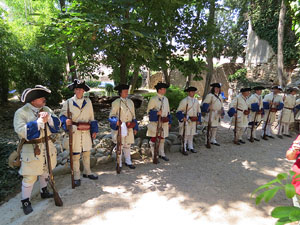 Girona resisteix! Jornades de recreaci&oacute; hist&ograve;rica de la Guerra de Successi&oacute;. Trobada i inici de la desfilada