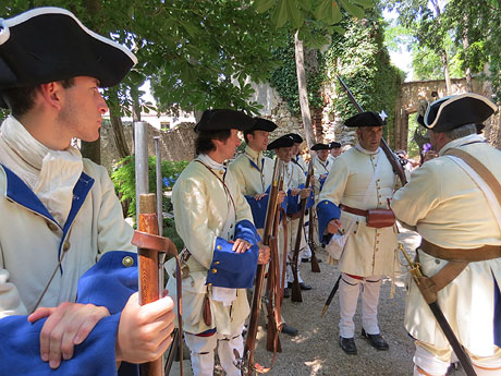 Girona resisteix! Jornades de recreaci&oacute; hist&ograve;rica de la Guerra de Successi&oacute;. Trobada per iniciar la desfilada