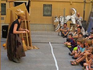 Festival inund'ART 2015. El carrer&oacute; de les bruixes