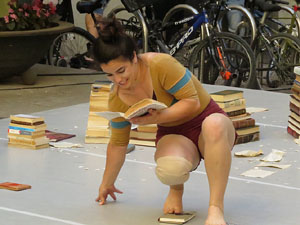 Festival inund'ART 2015. Espectacle Irakurriz, de Shakti Olaizola