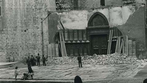 Eliminació de la coberta de la portalada, 1960