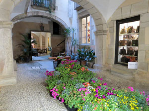 Temps de Flors 2015. Carrer de la For&ccedil;a. Patis, espais, carrerons