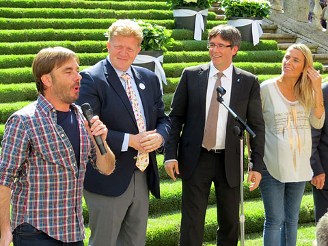 Quim Masferrer, l'alcalde de Girona i la regidora de Turisme i Comerç, amb un representant de la ciutat de Gant