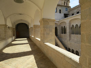 Temps de Flors 2015. Claustre del monestir de Sant Daniel