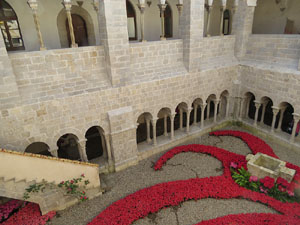 Temps de Flors 2015. Claustre del monestir de Sant Daniel