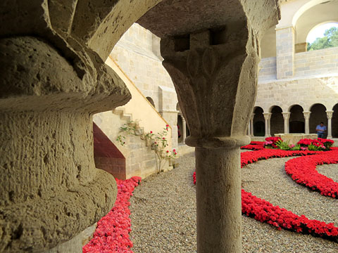 Decoració floral del claustre