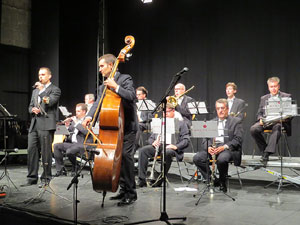 Temps de Flors 2015. Estrena de la sardana Temps de Flors d'Eduard Font Coll