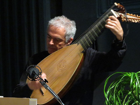 Albert Bosch al lla&uuml;t barroc durant la seva actuaci&oacute;