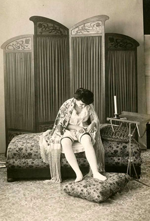 Festival MOT 2016. Exposici&oacute; Vides miN&Uacute;Scules al viaducte del tren