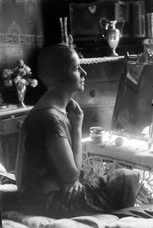 Festival MOT 2016. Exposici&oacute; Vides miN&Uacute;Scules al viaducte del tren