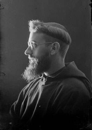 Festival MOT 2016. Exposici&oacute; Vides miN&Uacute;Scules al viaducte del tren