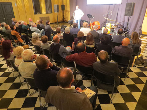 Commemoració de la mort de Xavier Cugat al Saló de Descans del Teatre Municipal de Girona