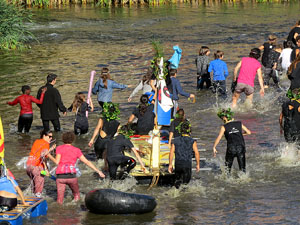 Fires 2015. Quarta baixada d'andròmines per l'Onyar