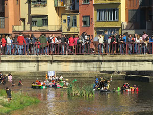 Fires 2015. Quarta baixada d'andr&ograve;mines per l'Onyar
