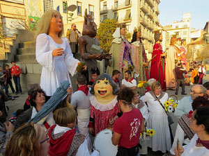 Fires 2015. Cercavila d'inici de Fires amb Fal&middot;lera Gironina, els gegants de Santa Eug&egrave;nia, els gegants de l'Esquerra del Ter, la Mula Baba i la Girona Marxing Band
