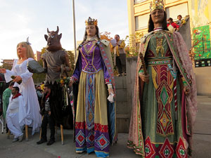 Fires 2015. Cercavila d'inici de Fires amb Fal&middot;lera Gironina, els gegants de Santa Eug&egrave;nia, els gegants de l'Esquerra del Ter, la Mula Baba i la Girona Marxing Band