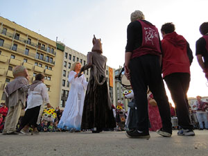 Fires 2015. Cercavila d'inici de Fires amb Fal&middot;lera Gironina, els gegants de Santa Eug&egrave;nia, els gegants de l'Esquerra del Ter, la Mula Baba i la Girona Marxing Band