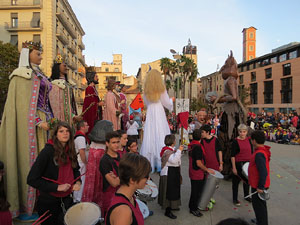 Fires 2015. Cercavila d'inici de Fires amb Fal&middot;lera Gironina, els gegants de Santa Eug&egrave;nia, els gegants de l'Esquerra del Ter, la Mula Baba i la Girona Marxing Band