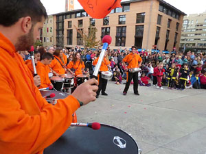 Fires 2015. Cercavila d'inici de Fires amb Fal&middot;lera Gironina, els gegants de Santa Eug&egrave;nia, els gegants de l'Esquerra del Ter, la Mula Baba i la Girona Marxing Band